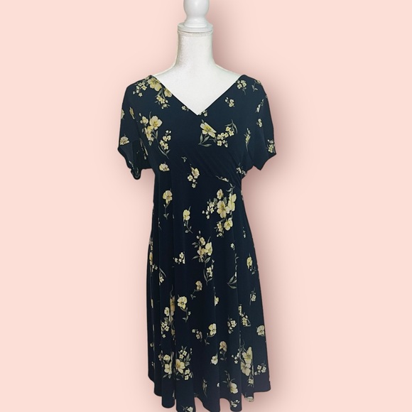 STITCHFIX EXCLUSIVE! Floral Maternity Dress! - Picture 1 of 5